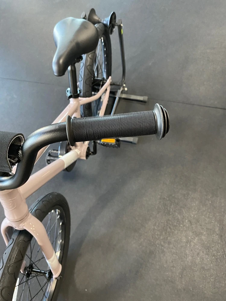 Batch Bicycles Batch 20" Kids Bicycle Vapor Grey 2022 - Image 4