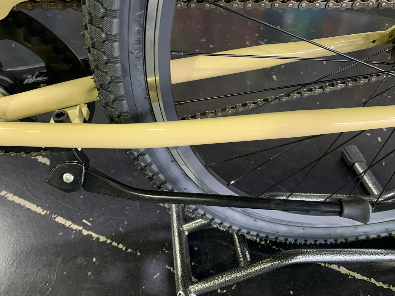 Retrospec Sully Klunker-Style Single-Speed Bike - Desert Sand 2022 - Image 2